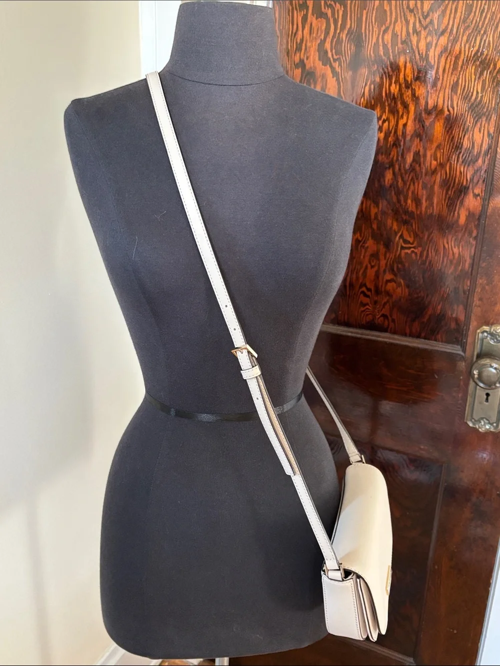 kate spade cream crossbody bag with gold hardware laurel 7x5 excellent condition